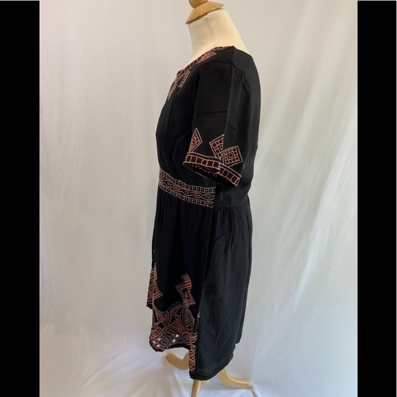 Ella Moon Global Inspired Black Embroidered Geometric Dress With Pockets - Picture 4 of 10